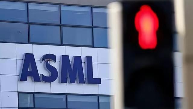 屋檐下小憩的静者：硬刚到底！ 北京面对荷