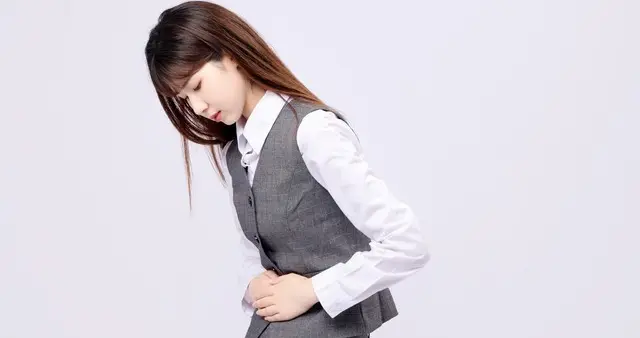 身体好重不舒服，怎么知道自己是脾胃虚寒还是湿热呢？