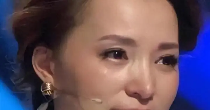 丈夫暴雷后，董卿再迎人生噩耗，退出央视原因早已真相大白