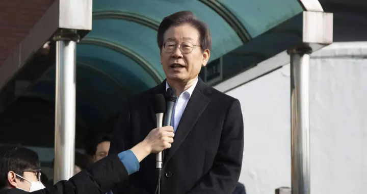 最近李在明变的很奇怪！南京大屠杀遇难者追悼仪式，韩国竟也办了