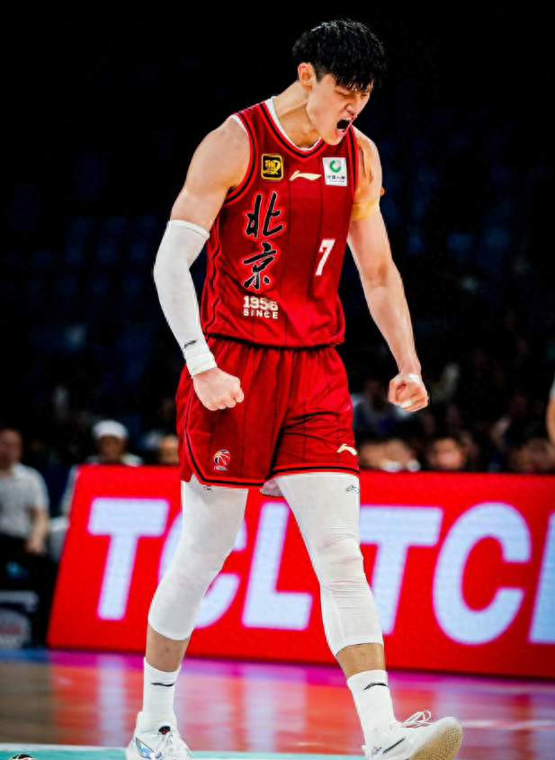 还得是篮网队？曾凡博的这份合同，戳穿国内多少伪球迷的真实面目