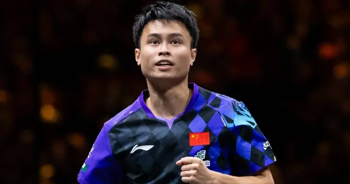 中国大满贯：国乒3人已过关 周启豪3-0张本 蒯曼再输削球 晚间战小莫