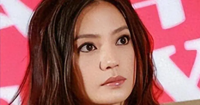 黄有龙估计也没想到，自己花重金培养大的女儿，竟给赵薇做了嫁衣