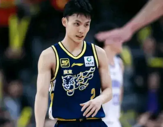 跟徐杰同龄的后卫在CBA打出什么成绩呢，仅1人在同一个档次
