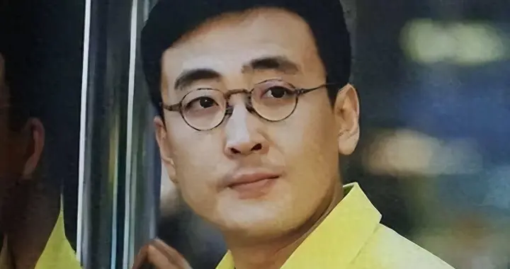 窦文涛跟鲁豫睡过跟王菲暧昧，栽在39岁才女身上，撕碎多年人设