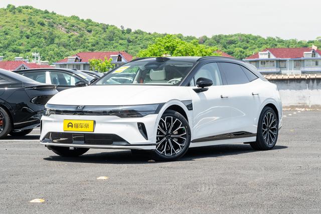 海豹 06 DM-i 旅行版对比极氪 007 GT：年轻旅行之选