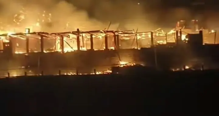 四川箭板古镇突发火灾！目击者:烧了20多家民宅，无人员伤亡！