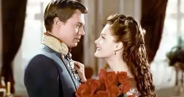 电影《茜茜公主》，童话里都是完美的