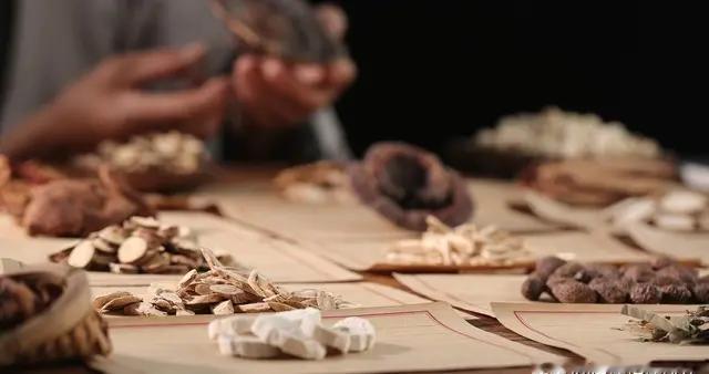 治风先治血！血虚、血燥、血瘀生风大不同，对症调治才有效