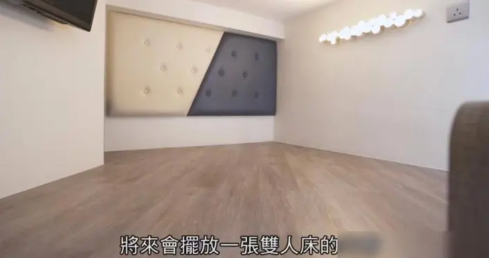 香港80后夫妇，花322万买下18㎡“豪宅”，一家四口住柜子上，服
