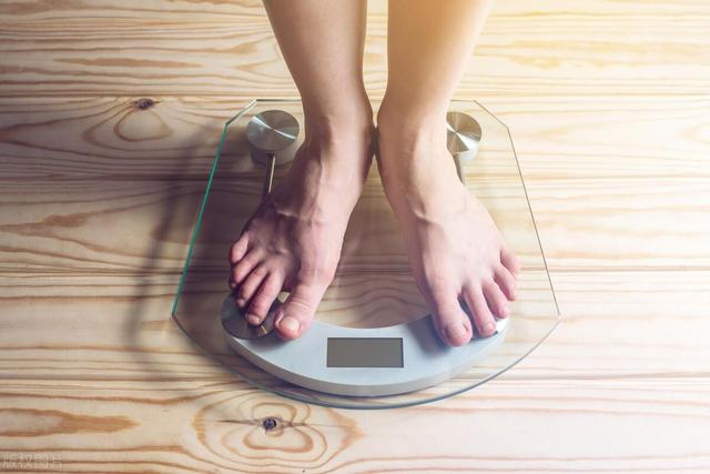 中年人控制不住发胖，少吃也没用？6个方法，保持好身材