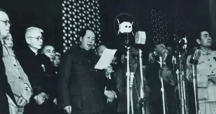 能救国的只有两个人，一是毛泽东，另一个是谁？