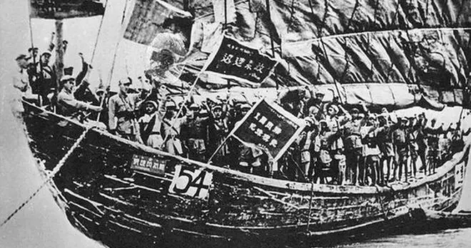 1950年，渡海作战无人敢应，一干部突然起身：“我来！”全场愣住