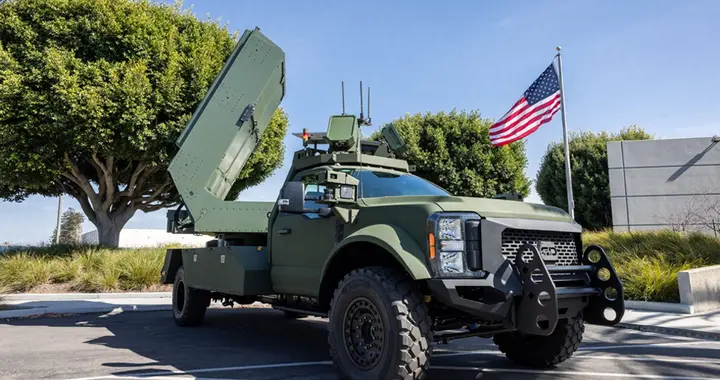 一道微波脉冲，49架无人机同时坠落：美国的反无人机群杀器来了