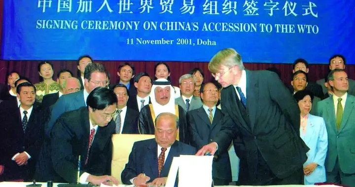 楼市缩水，为何人民币不降反升？