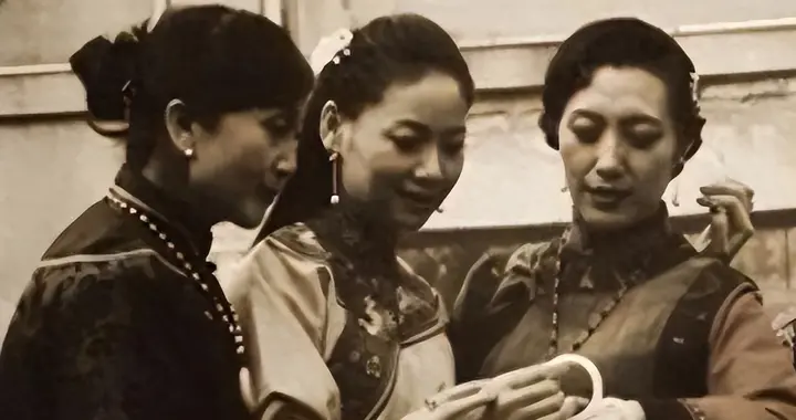 她是民国名媛，嫁富二代生六娃，最终因执念被丈夫和情敌合谋杀害