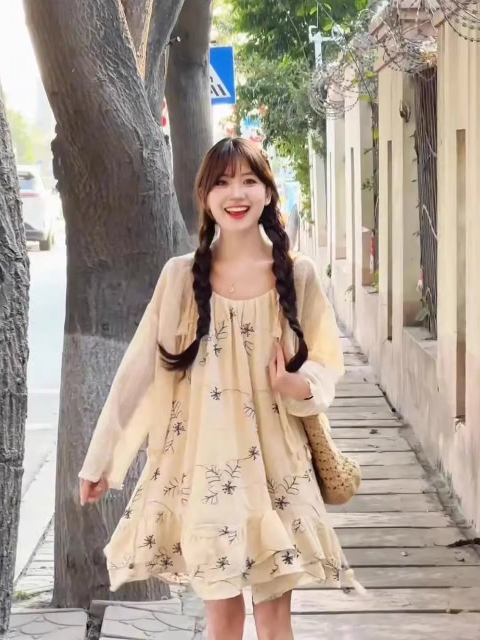 夏季减龄甜美吊带碎花裙