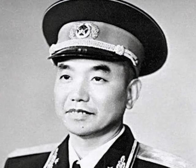 八路军6个师长唯独他不是元帅，晚年担任副主席，儿子是位将军