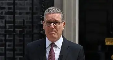 英国首相斯塔默宣布辞职