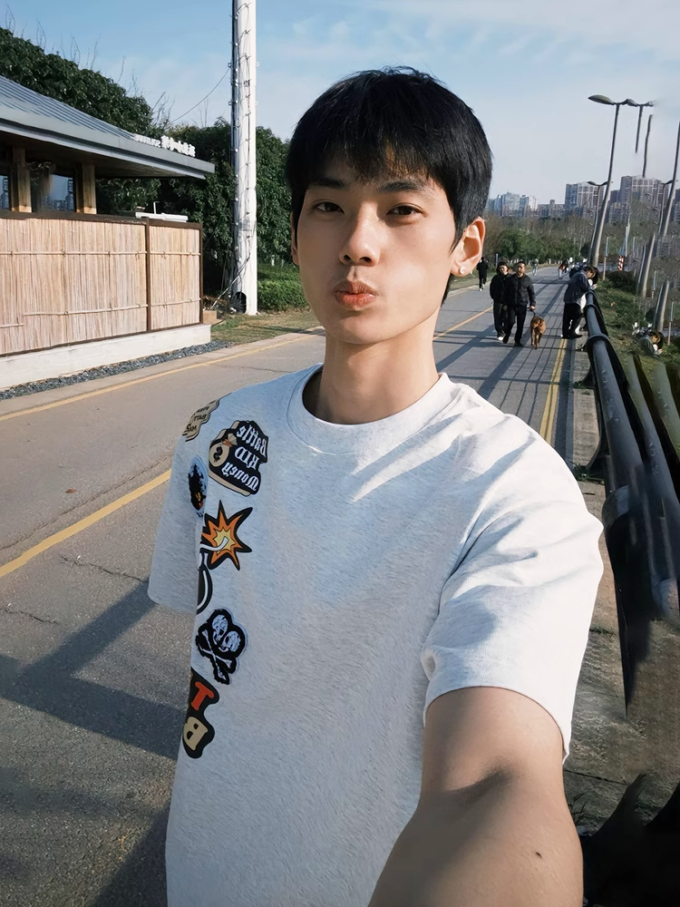 卡通涂鸦印花短袖男少年感穿搭小领口t恤