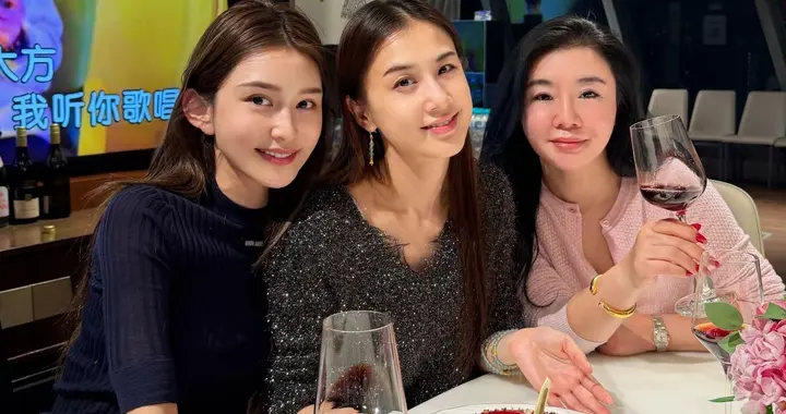 黄圣依43岁生日照也太年轻了，样子几乎跟出演功夫时没啥变化!