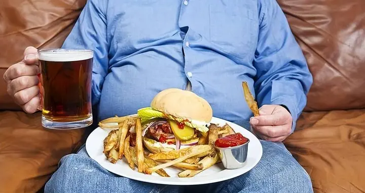 医生提醒：高血脂早期不是头晕，而是频繁出现这 3 个症状，需警惕