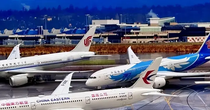 为什么在中国，火车只能一家垄断，而民航却可以百花齐放？