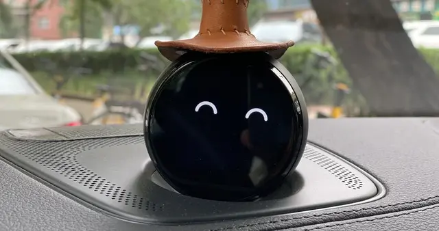 车企集体抛弃造手机执念，蔚来收缩背后暴露出生态闭环的最大谎言