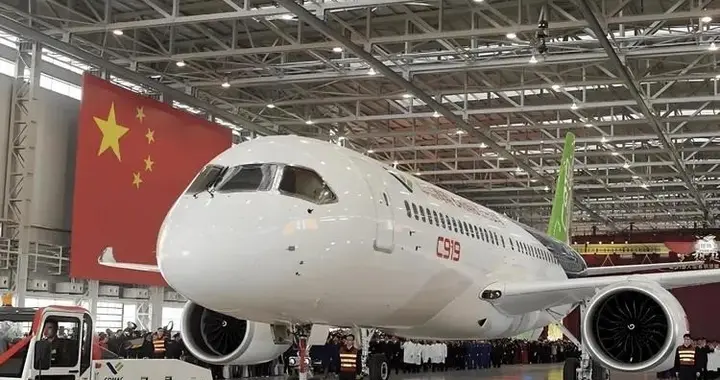 国产大飞机彻底杀疯了！C919日均3.2班直追空客，这回真争气了