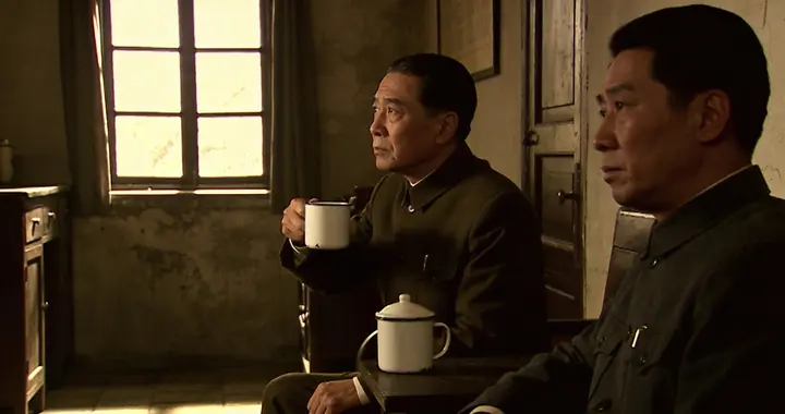 一杯茶悬半空30年！李宗仁杀心腹的沉默，道破斗不过老蒋的真相
