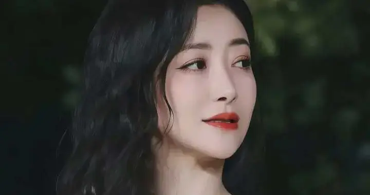 50岁陈紫函这状态绝了！岁月在她身上只留优雅不留痕