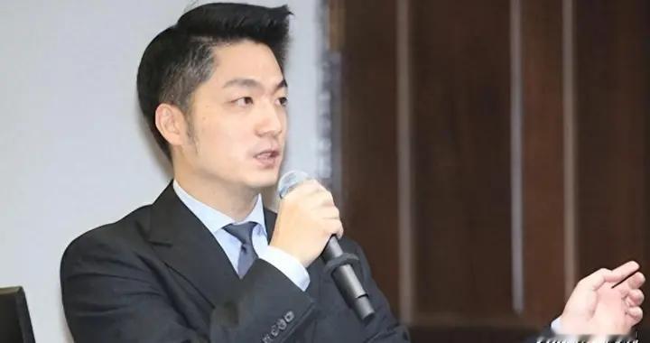 大陆舰机警巡台海，不到24小时，蒋万安出招，赖清德陷入内外困局