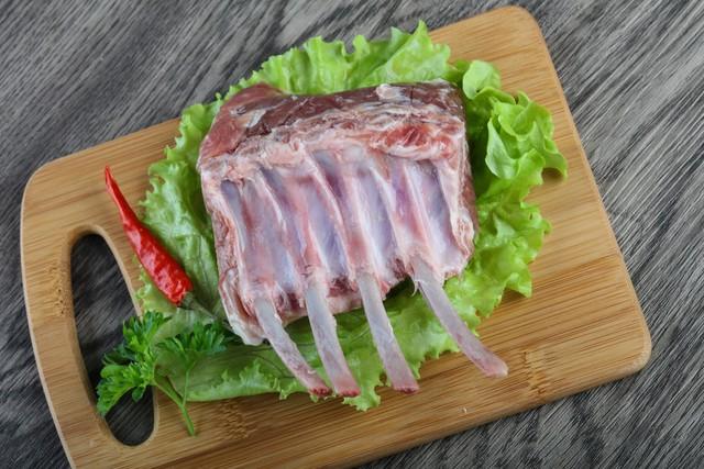 买羊肉时，内行人就选5个部位，都是羊肉精华，老板都说行家