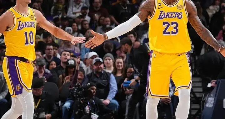 合砍94+27+26，湖人5虎齐爆发，老詹再创2纪录，雷迪克完爆乌度卡