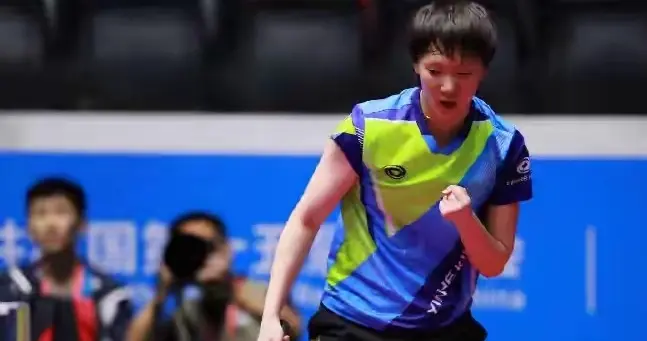 王曼昱惊天逆转4-2后 莎莎缺席团体 领奖台上快哭了 邓亚萍一针见血