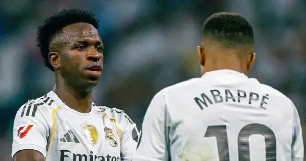 皇马拒绝续约，身价暴跌2000万！维尼修斯认清现实，姆总才是大哥