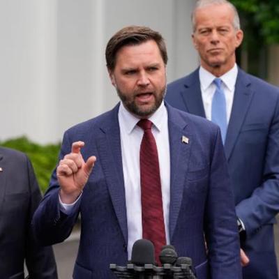 娜娜笔下的世界：突发反转！美国副总统刚抵