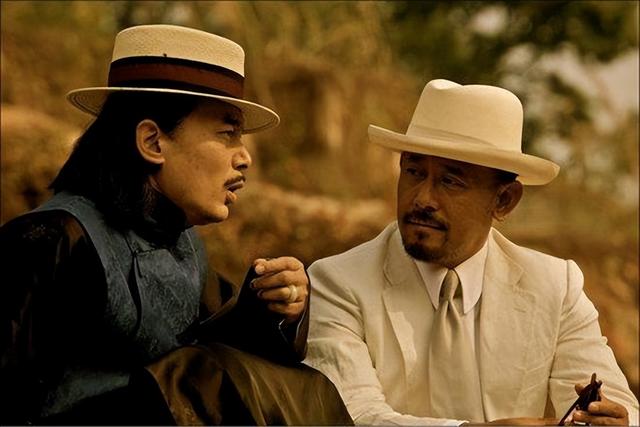 《让子弹飞》中汤师爷哪些地方骗了张麻子，他说的两件事是什么？