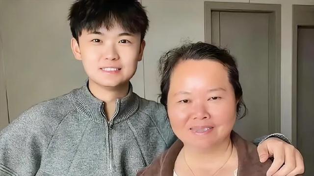 净水流深：彭聪聪寻亲  回原生家庭  居