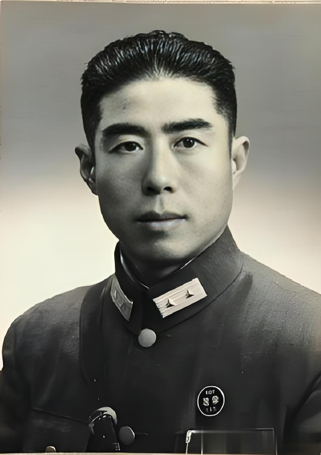 四川村姑发现新婚丈夫不对劲，向我军反映情况，才得知身份不一般