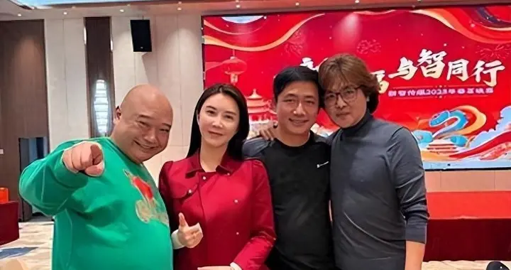 老歌王廖百威近况曝光：淡出乐坛后重返舞台，父子三代现身引热议