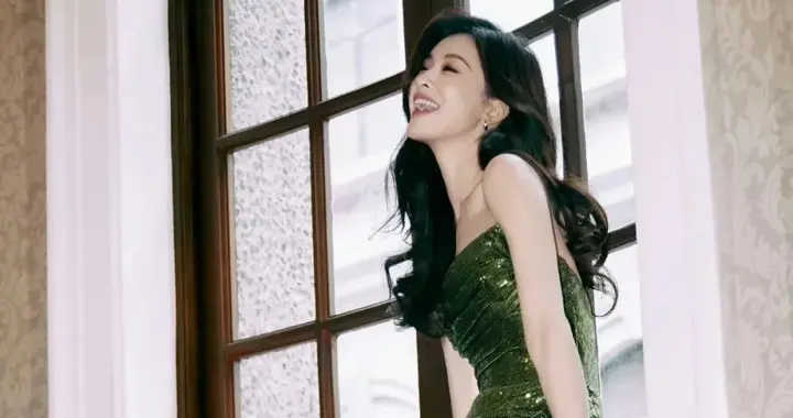 文咏珊，明艳动人