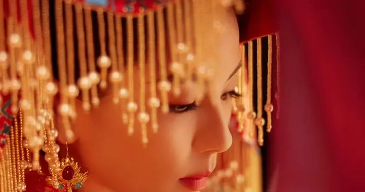 刘涛中式婚服：凤冠霞帔许诺一生深情，三世离合只盼此刻永恒 ​​​