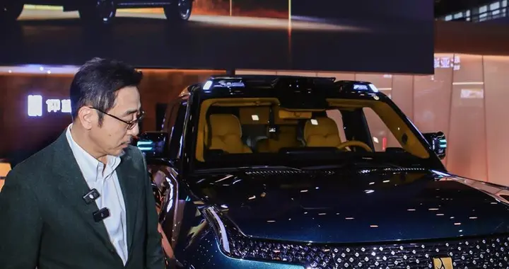 老戏骨王志飞、宁理打卡北京车展仰望展台，双向种草实锤