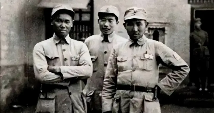 八路军旅级干部，建国后开理发店为生，75岁时因当年离队悔恨落泪