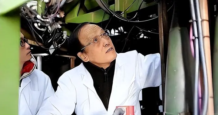 美俄都没攻克的世界难题，被中国一老头突破，800万奖金全捐了