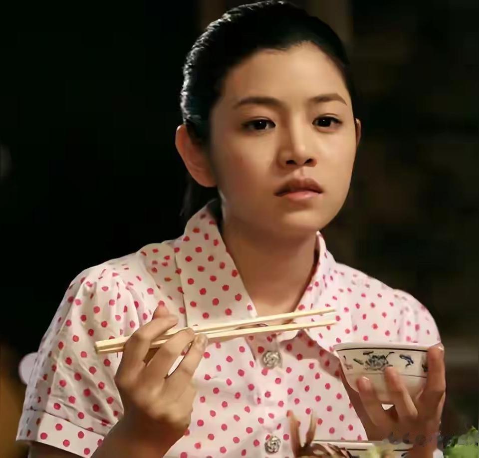 离婚不到九个月，陈妍希直接开启开挂模式！前夫陈晓还在拍短剧，她已经嗨完...