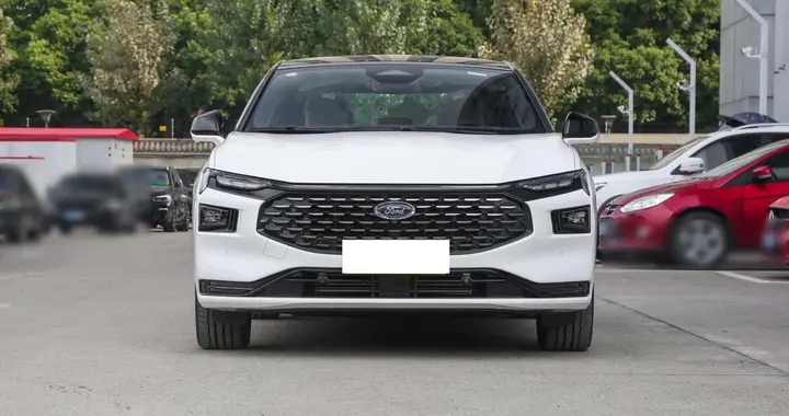 美系车和德系车的较量，福特蒙迪欧和大众迈腾，选谁更合适？