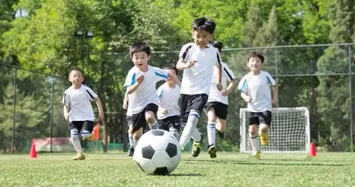 上海小学课间拉长到15分钟，老师却要“偷时间”，家长悄悄皱眉