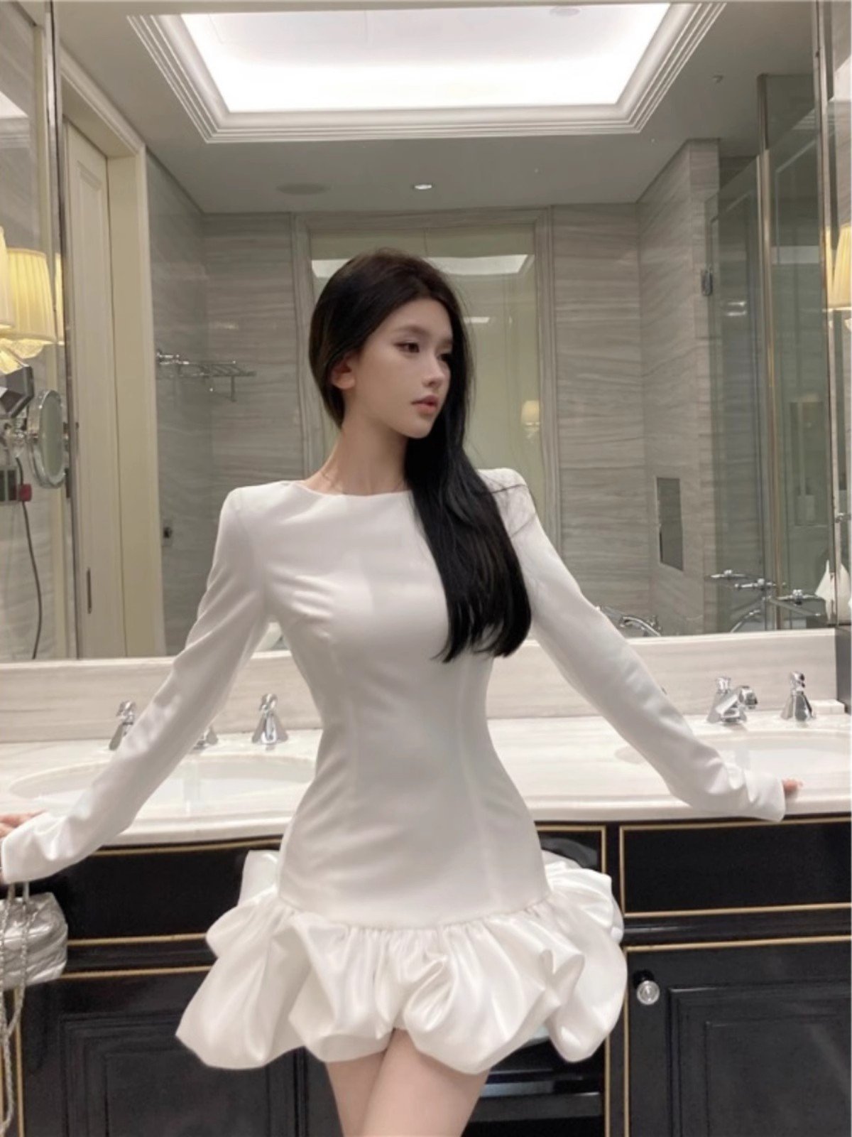 法式设计感白色长袖连衣裙女秋冬富家千金花